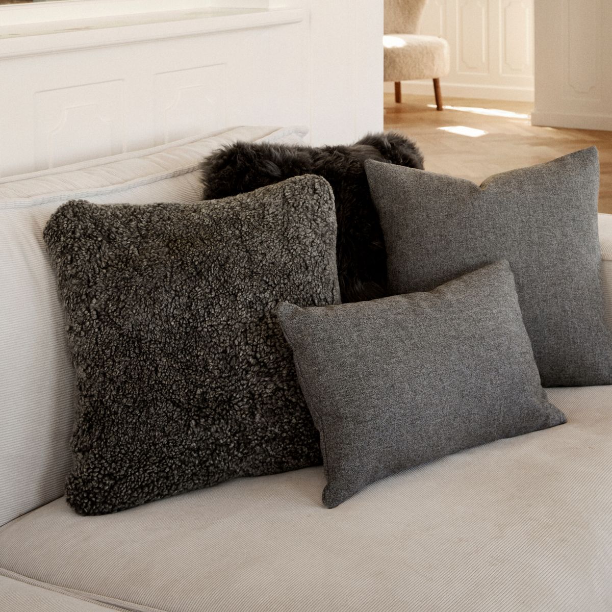 Short-Wool Sheepskin Cushion | Doublesided | 40x40 & 56x56 cm Anthracite