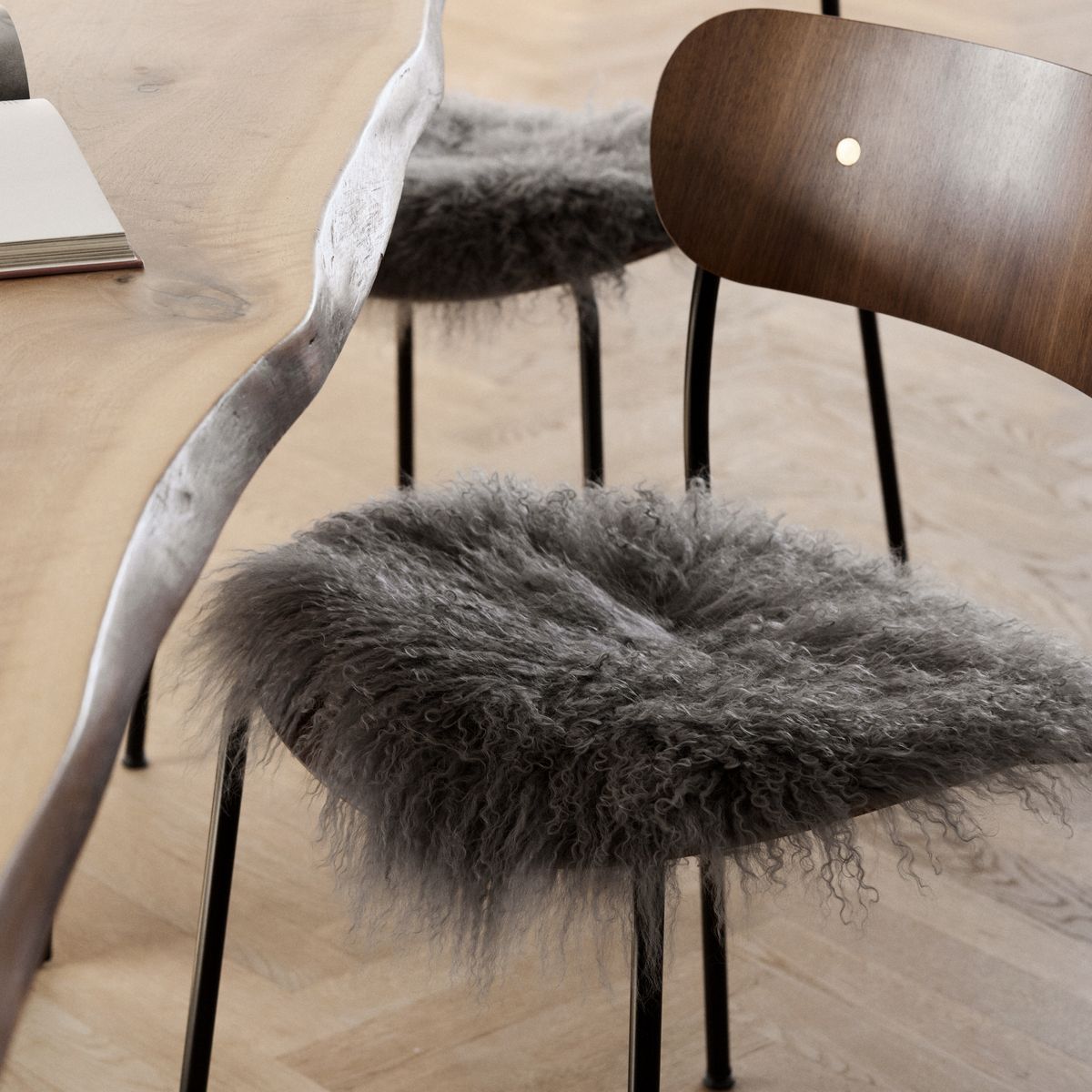 Tibetan Sheepskin Seat Cover | Ø38cm Arctic Sunrise