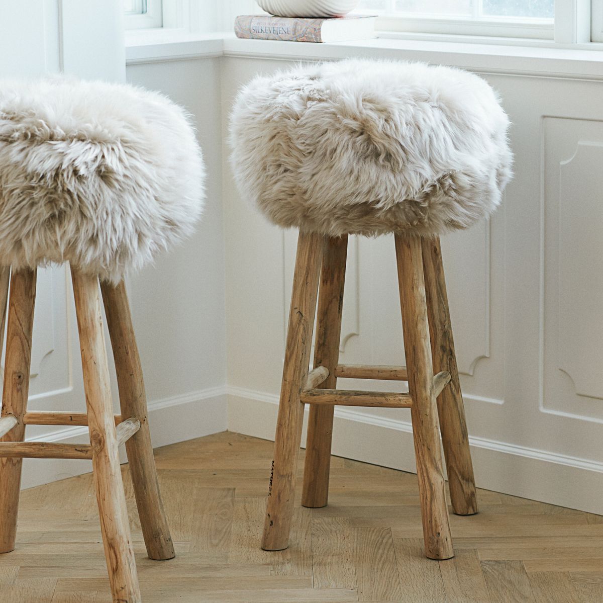 Sheepskin Stool Cover | Ø35xH17 cm Black