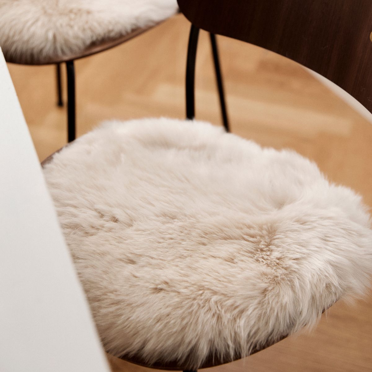Long Wool Sheepskin Seat Cover | Ø38 cm Burgundy