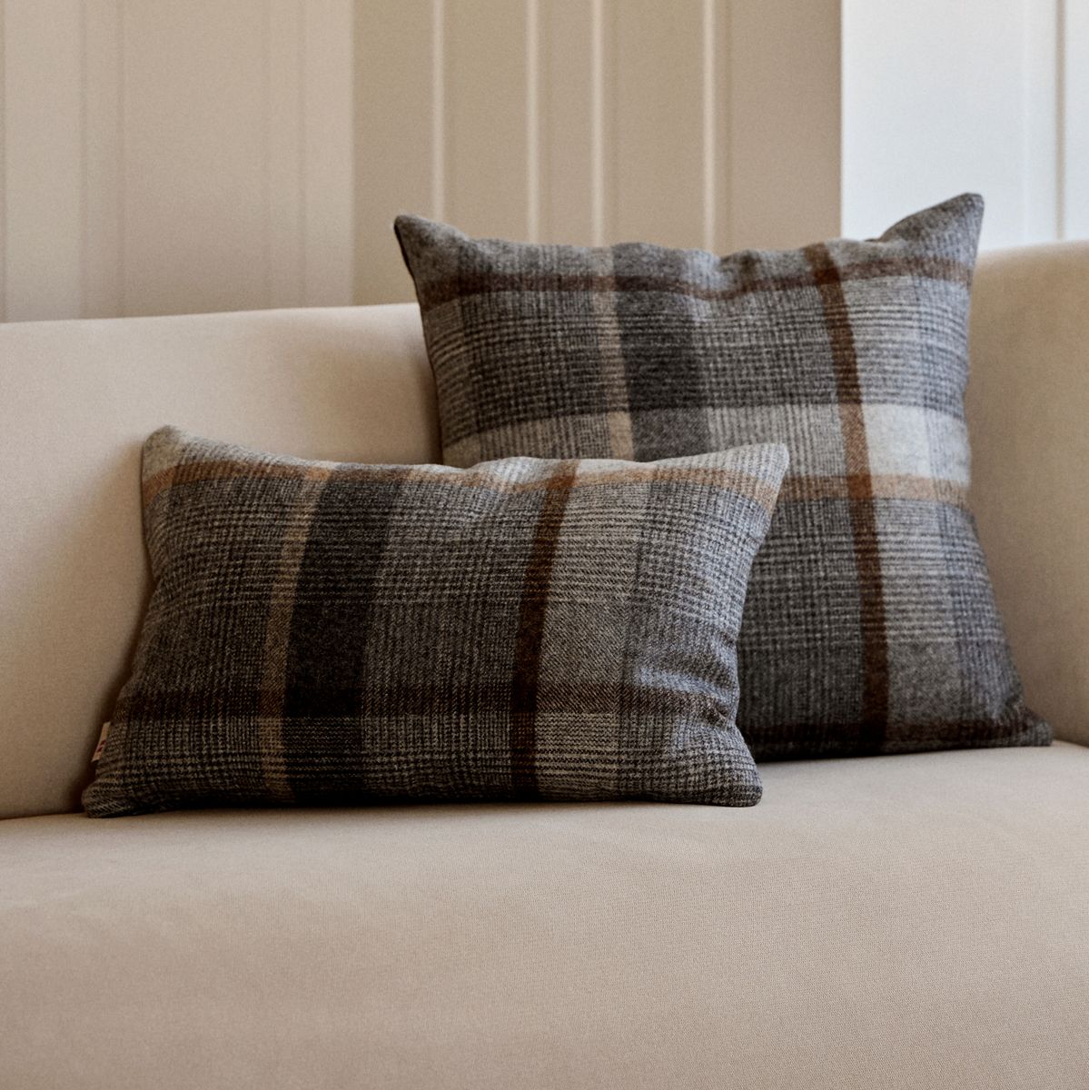 Doublesided Wool Cushion | 34x52 cm Cocoa-Dark Brown