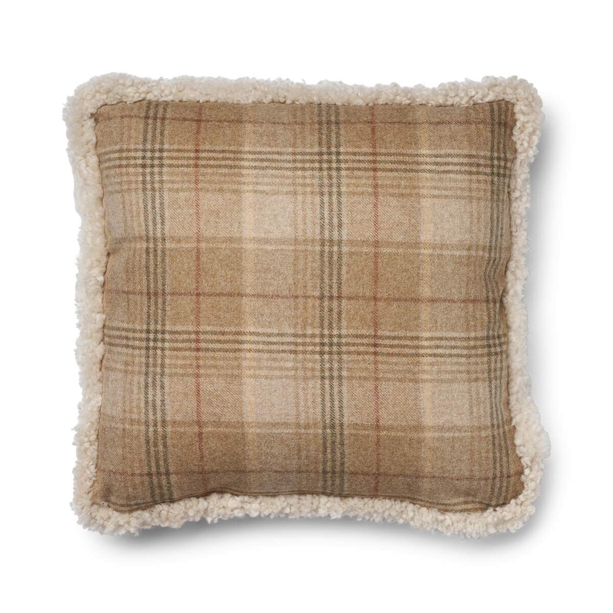 Wool Cushion | Doublesided | Short Wool trim | 52x52 cm