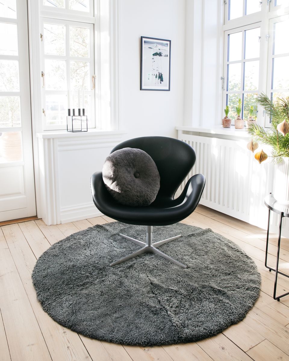 Short Wool Curly Sheepskin Design Rug | Ø140 cm Light Grey