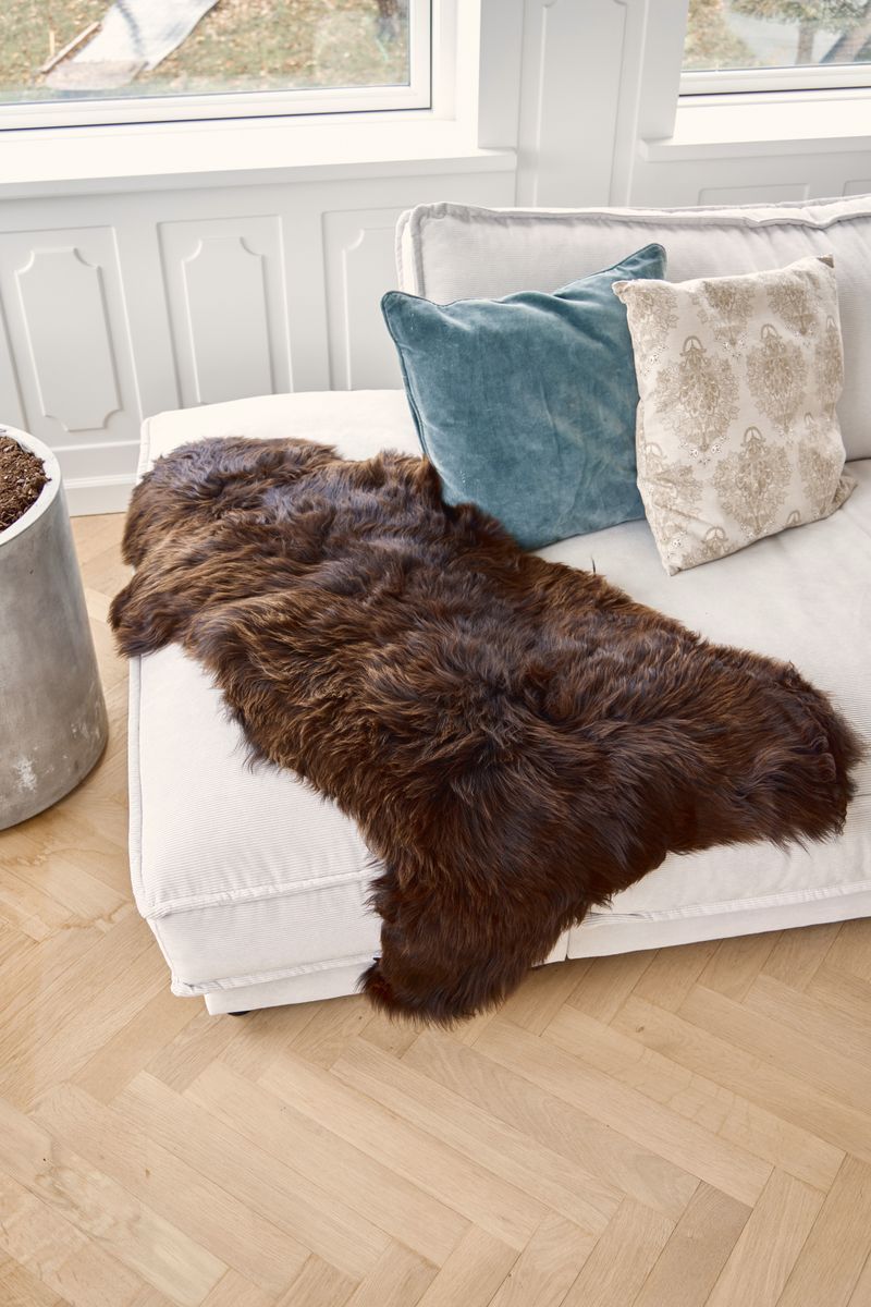 UK Sheepskin | Short Wool | 90-100 cm Natural Dark Brown