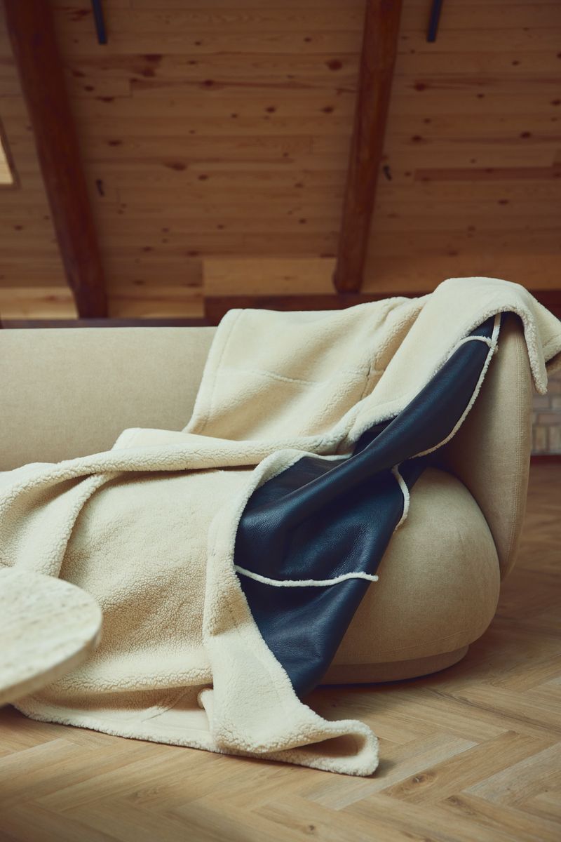 Addison Throw | Double Face Sheepskin Black/White