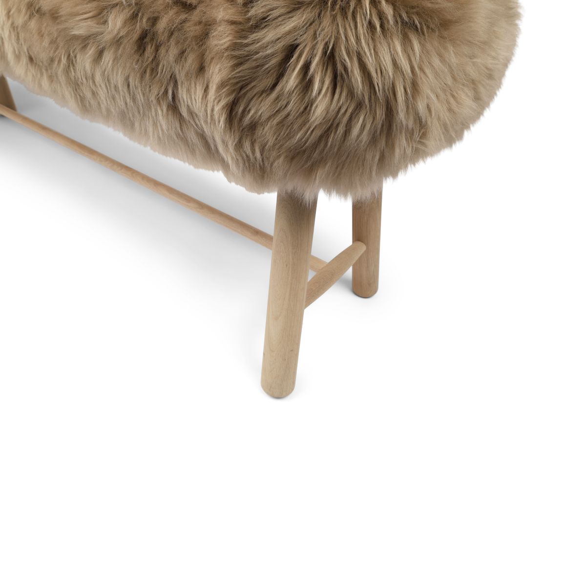 Theodor Bench | New Zealand Long Wool Sheepskin | Oak Legs Taupe