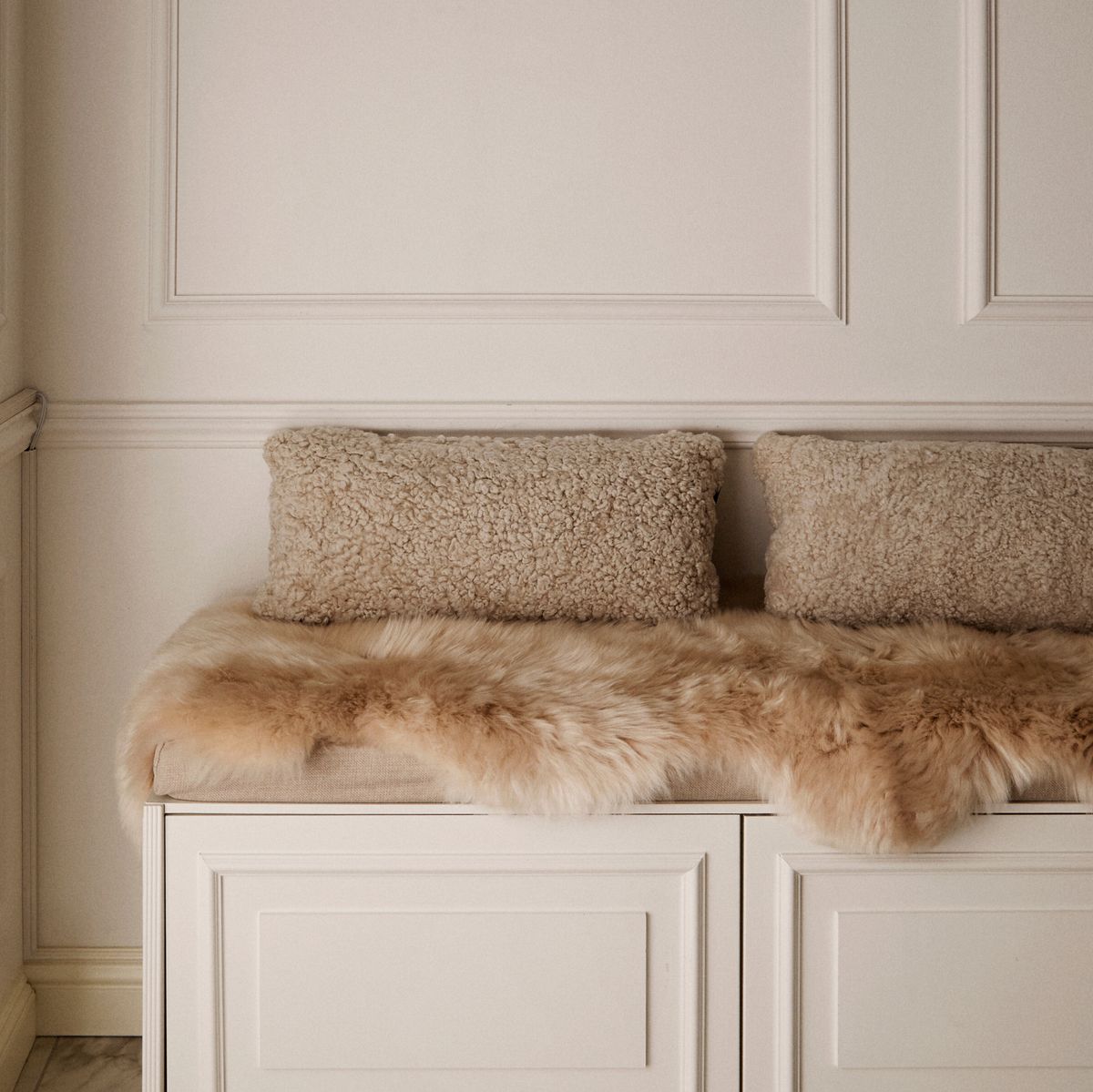 Short Wool Sheepskin Cushion | Doublesided | 30x60 cm Anthracite