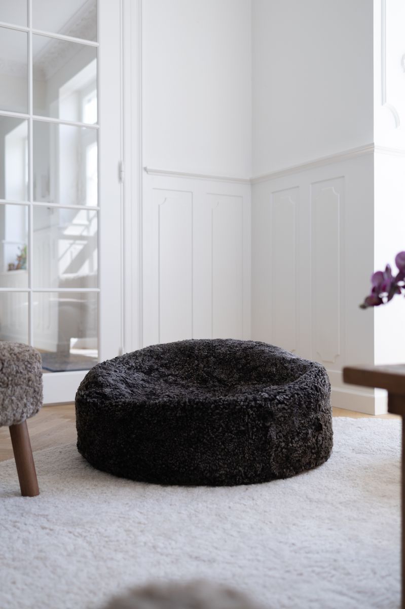 Round Sheepskin Bean Bag | Short Wool Anthracite