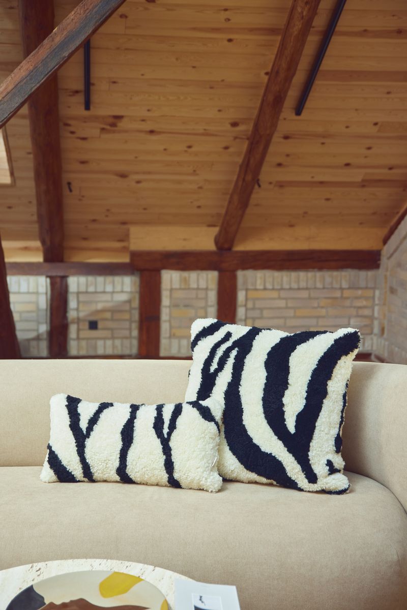 Zebra Cushion | Doublesided | 60x60 cm Ivory/Black