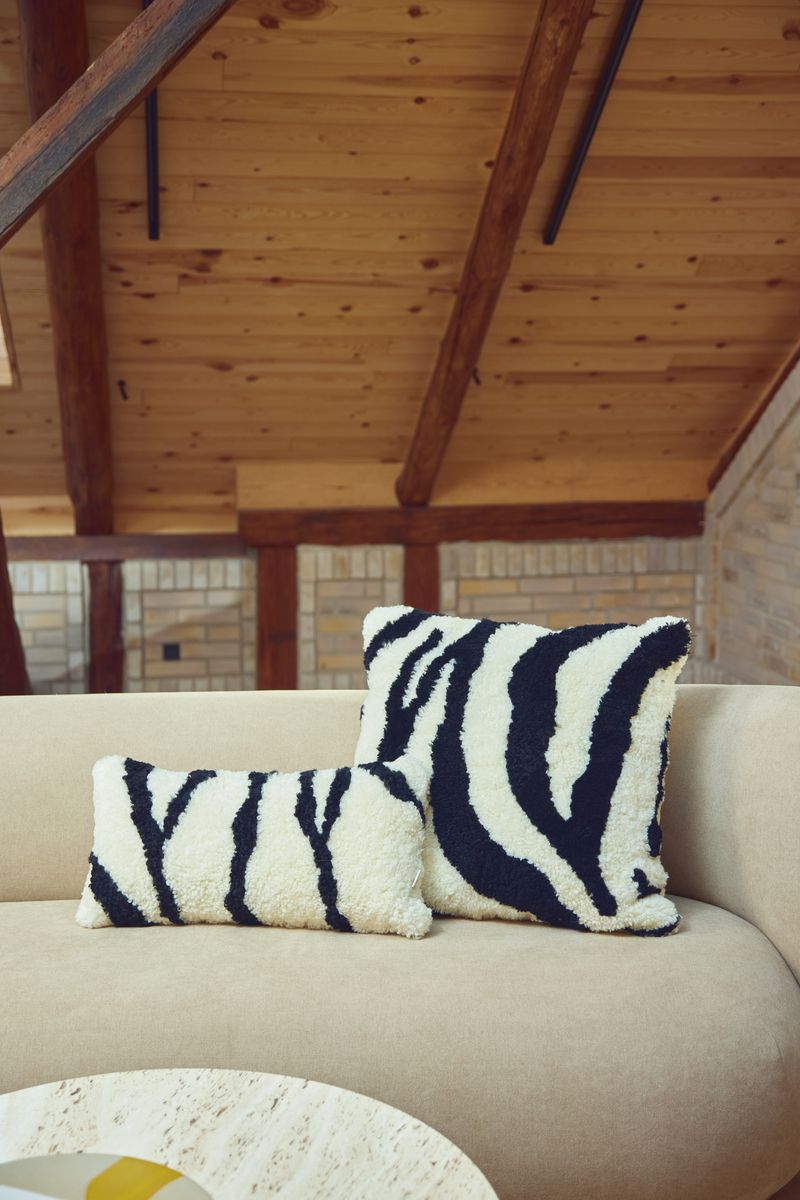 Zebra Cushion | Doublesided | 60x60 cm Ivory/Black