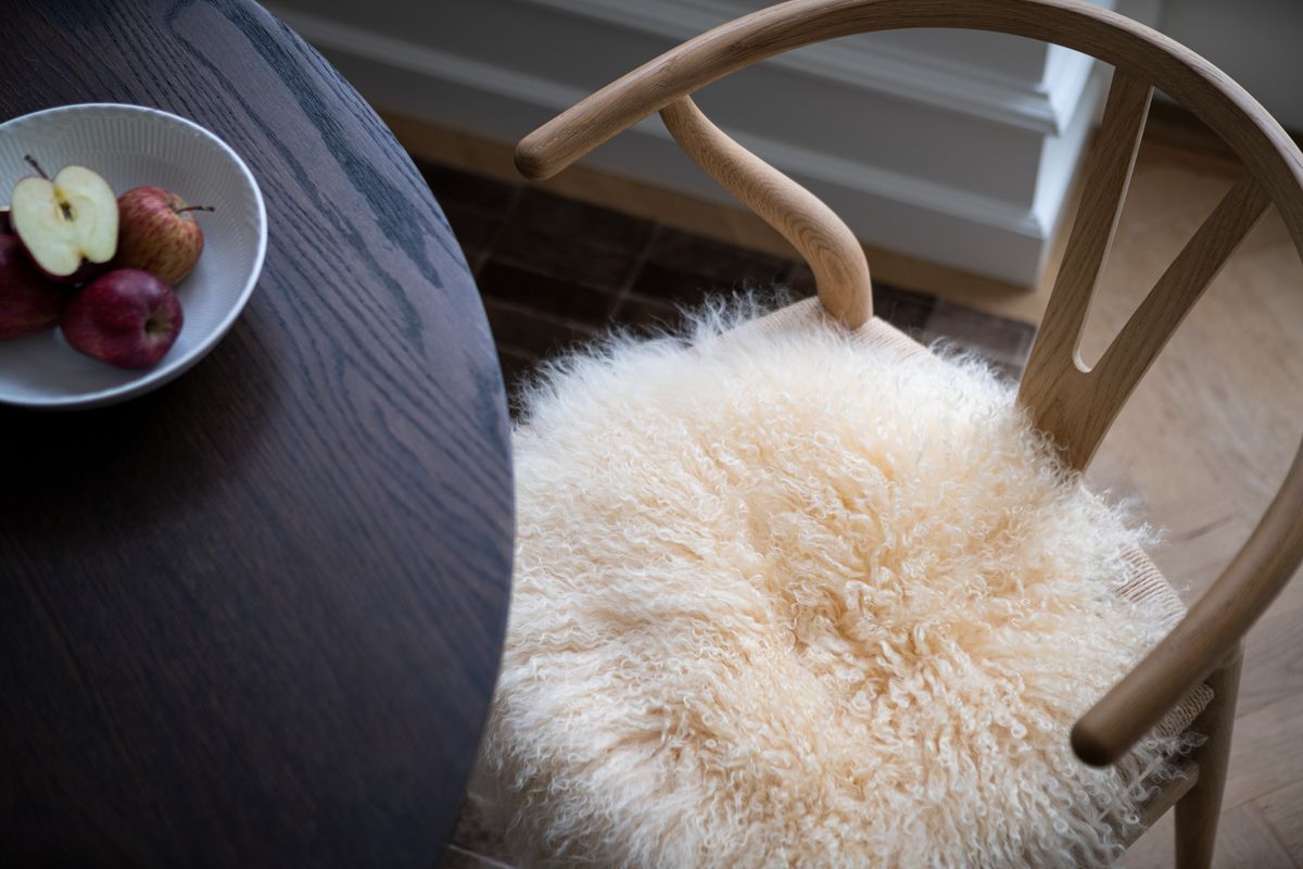 Curly Sheepskin Seat Cover | Ø38 cm Arctic Sunrise