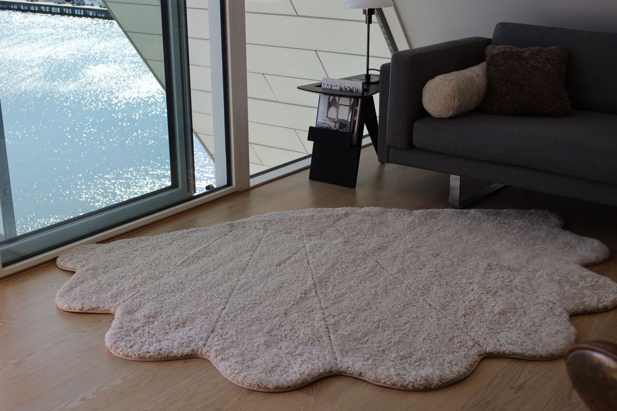 Short Wool Curly Sheepskin Shell Design Rug | 210x150 cm Anthracite