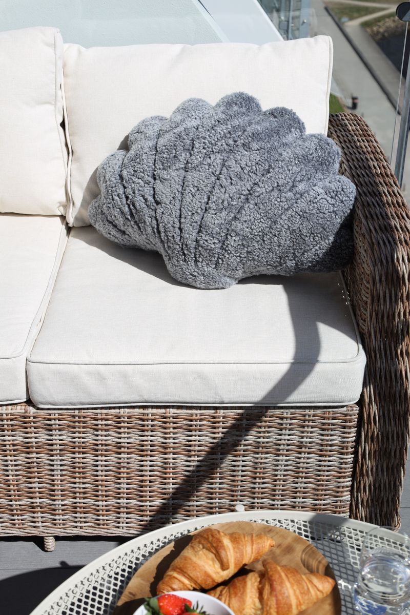 Shell Cushion | Medium | 42x58 cm Light Grey