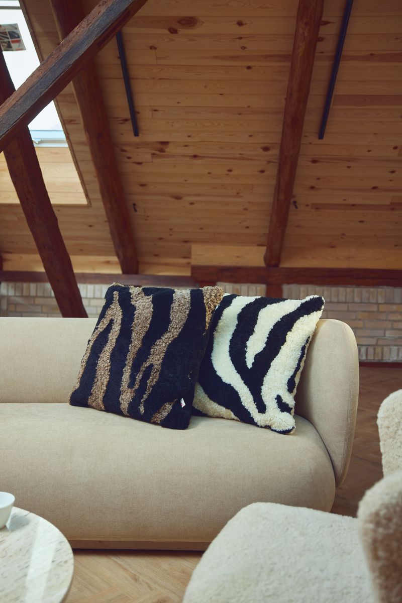 Zebra Cushion | Doublesided | 60x60 cm Black/Taupe