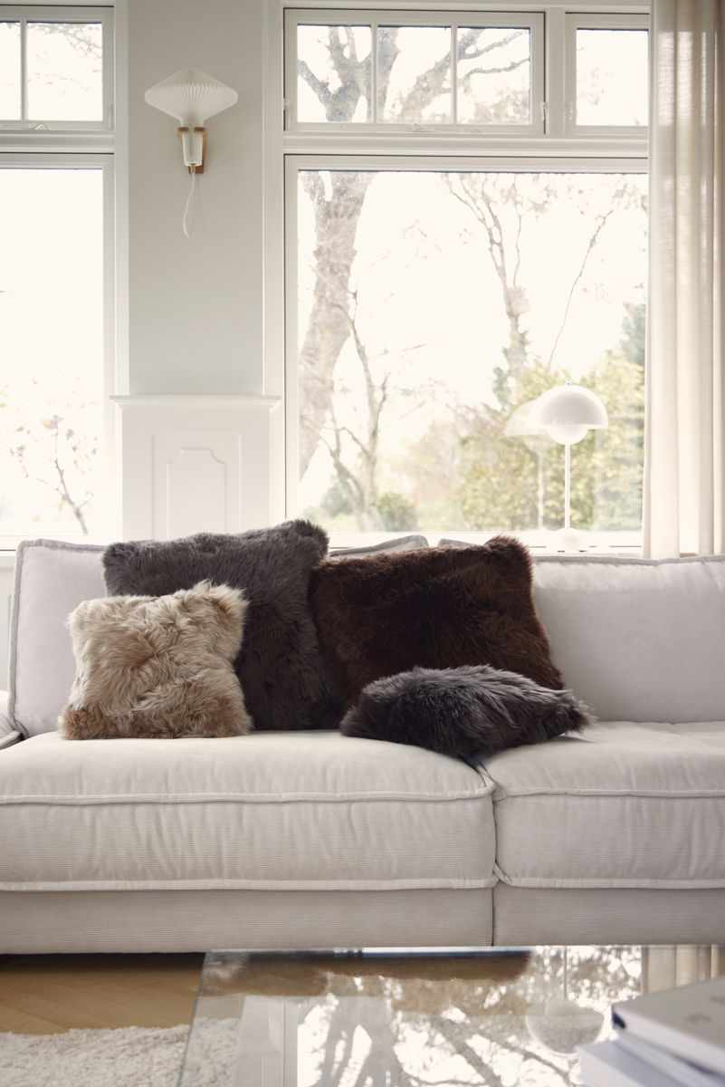 Long-Wool Sheepskin Cushion | 35x35 cm Taupe