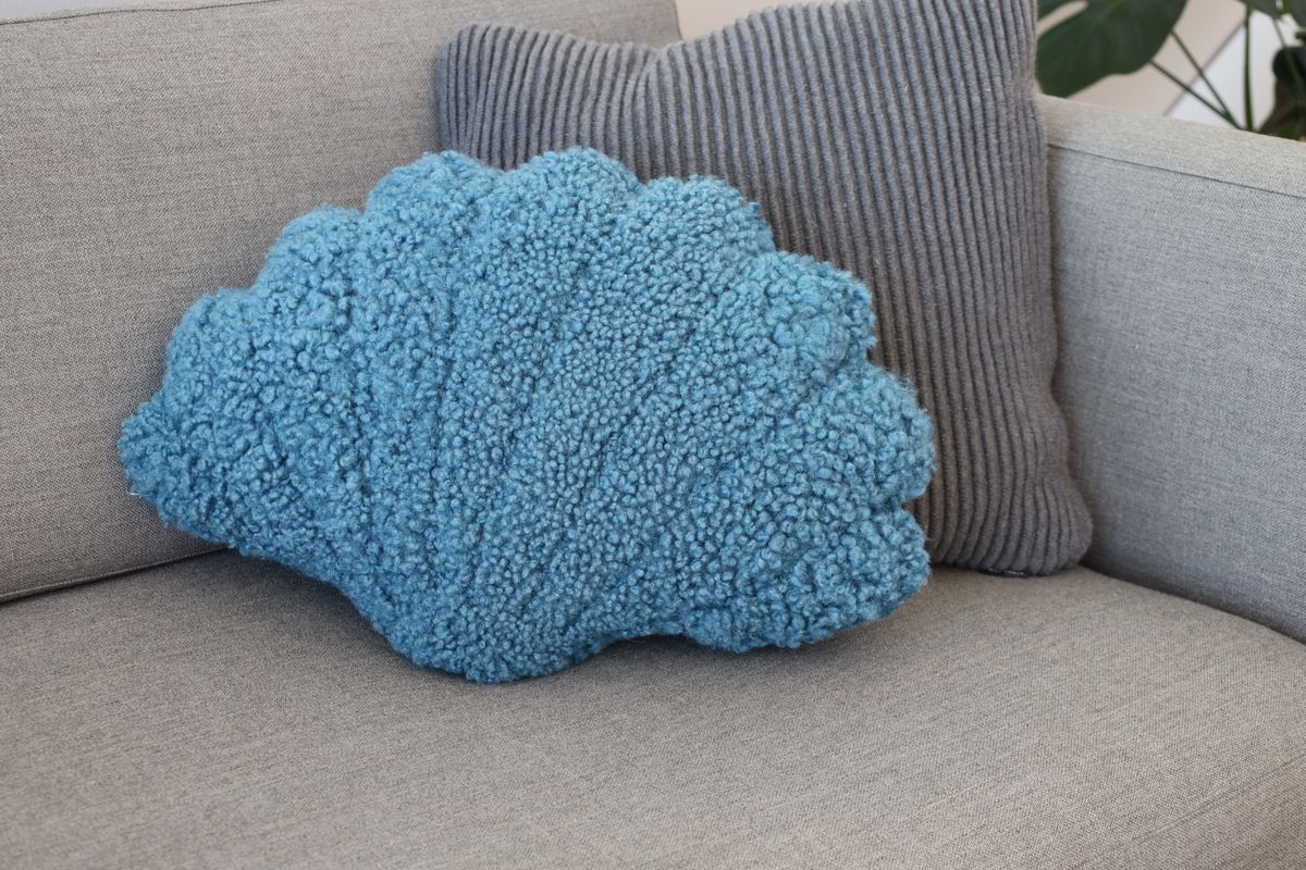 Shell Cushion | Large | 42x58 cm Coral Peacock