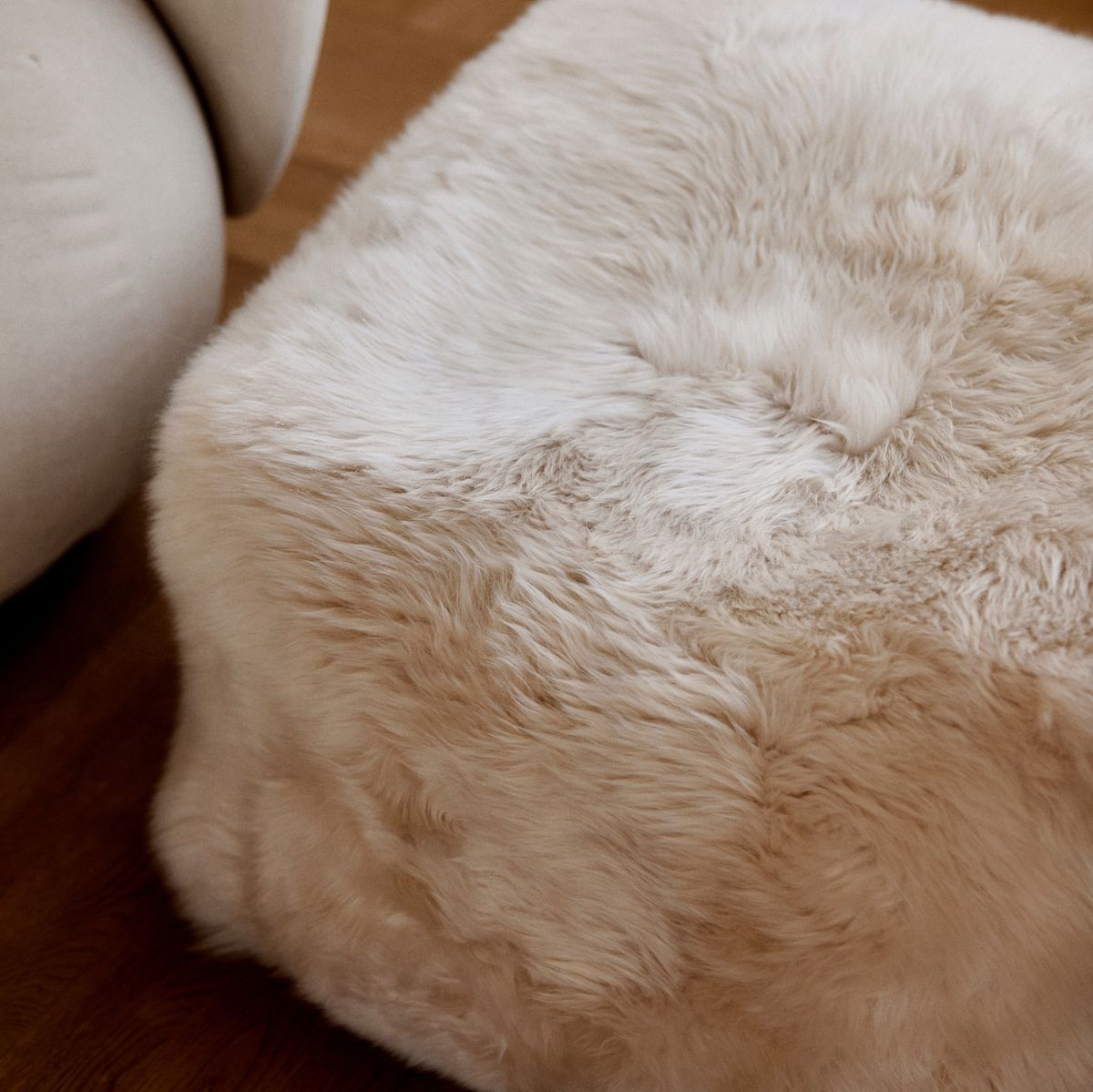 Long Wool Sheepskin Pouf Ivory