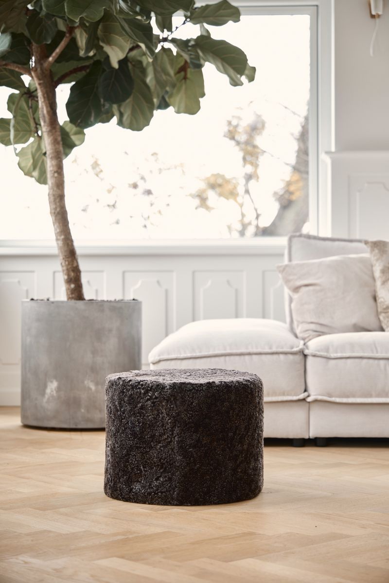 Short Wool Curly Sheepskin Pouf Cappuccino