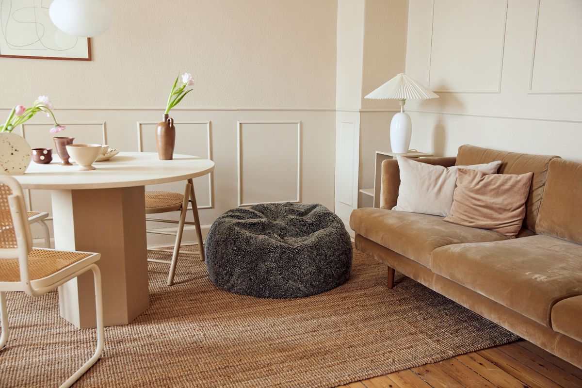 Round Sheepskin Bean Bag | Short Wool | Large   Graphite