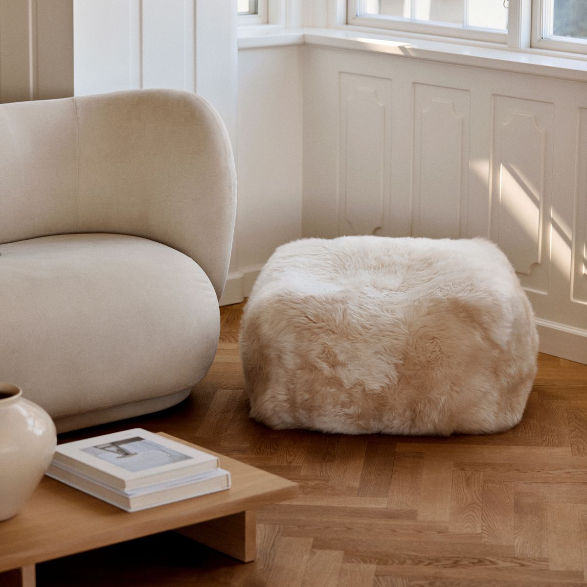 Long Wool Sheepskin Pouf Ivory
