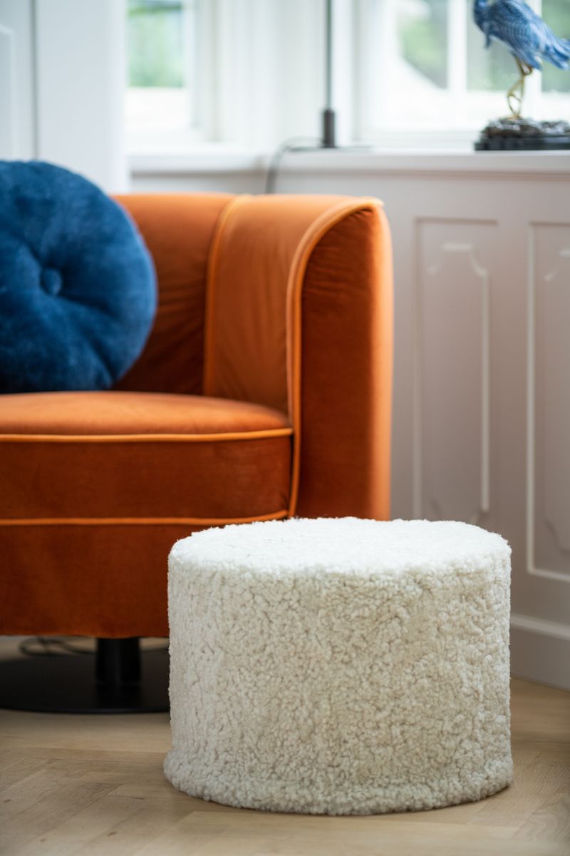 Short Wool Curly Sheepskin Pouf Ivory