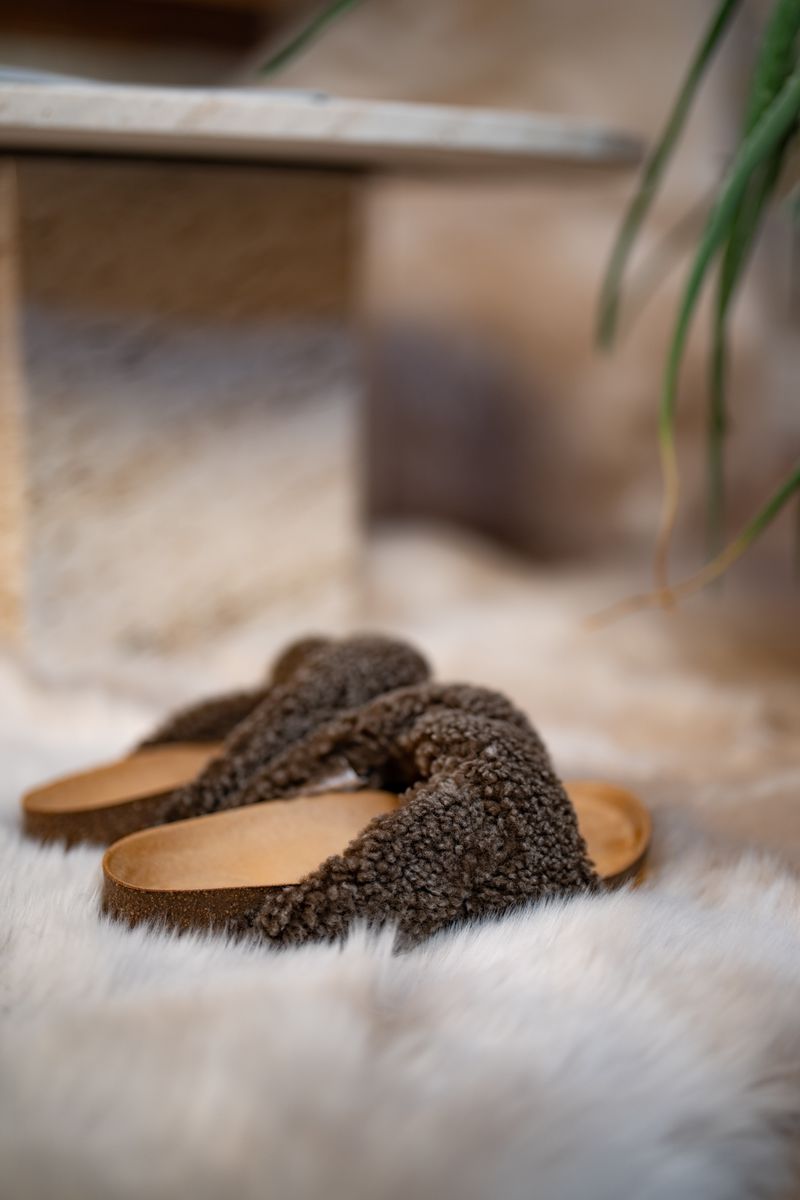 Lilly Cross Slipper Taupe